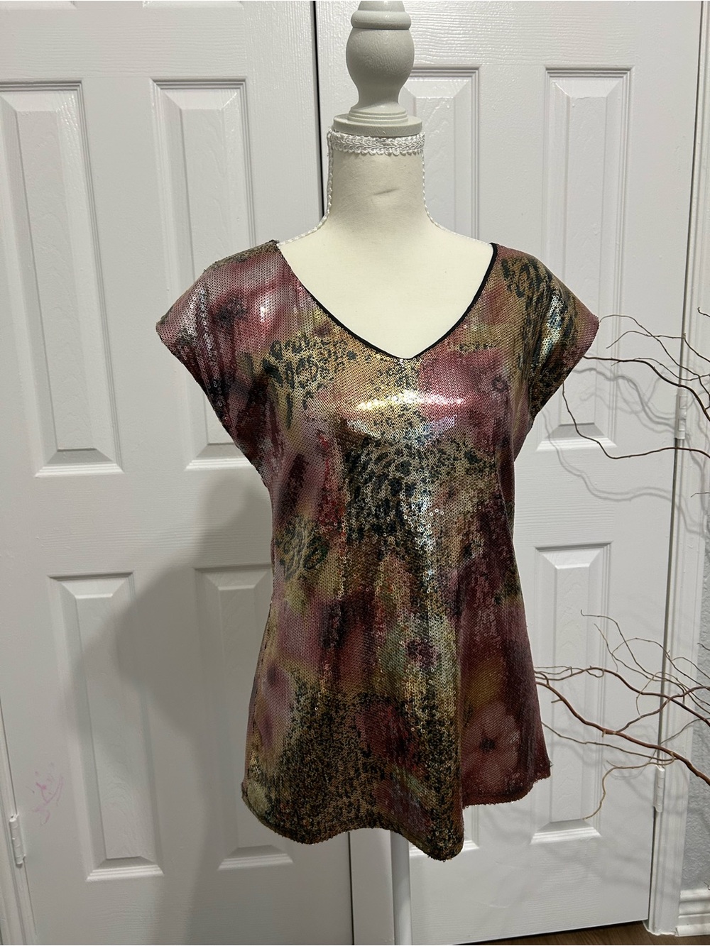 Papillon Blanc Shimmery Burgundy and Gold Animal Print V-Neck Tunic Size M